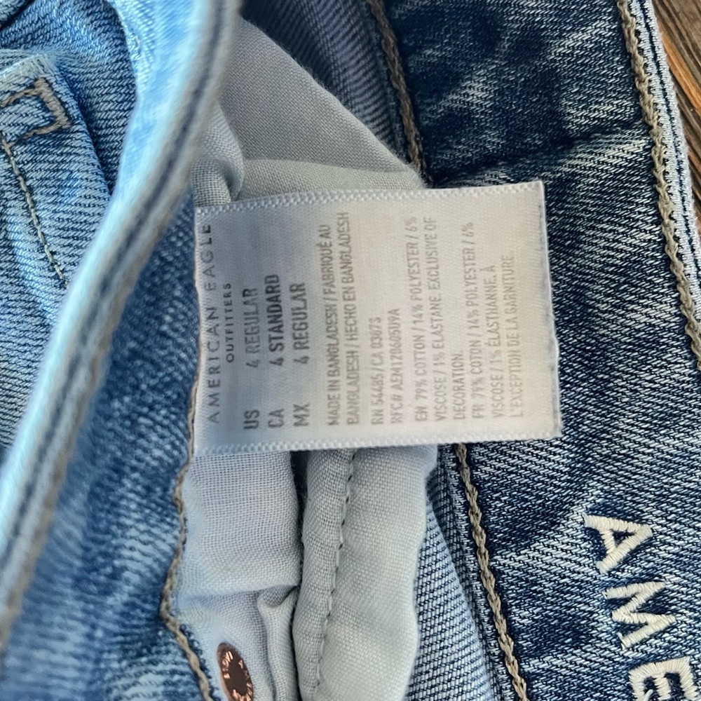 American Eagle Ripped Mom Jeans Size 4 Regular - Picture 7 of 8